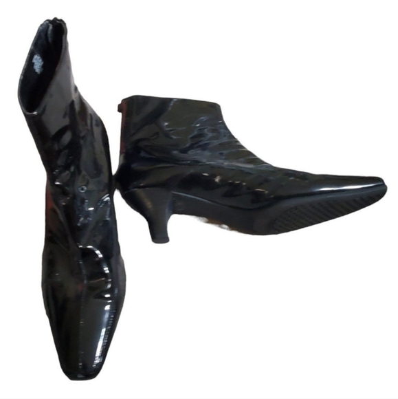 Aerosoles shiny leather black booties 9 zip up kitten heel small defects Read - Picture 3 of 12